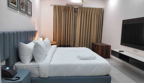 Suite, 1 Queen Bed, Balcony