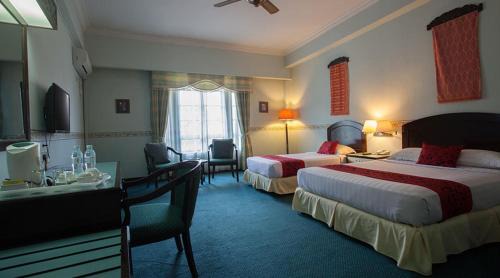 Family Room (3 Adults)