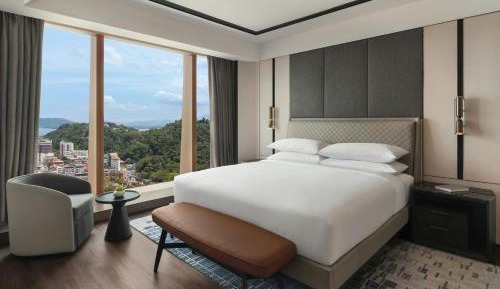 Executive King Suite with City View - Executive Lounge Access