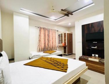 Deluxe Double Room (2 Adults + 1 Child)