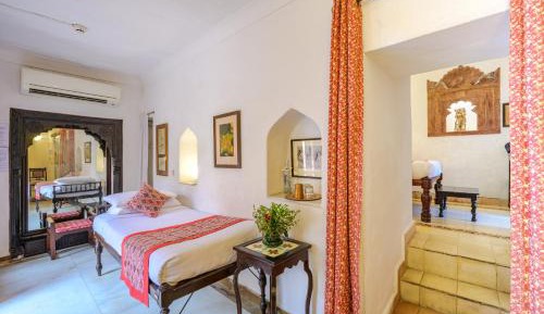 Heritage Romance Room - Enjoy a 10% discount on spa, laundry, and vintage car services, alongside complimentary evening tea, guided fort tours, and morning yoga (7:00 AM – 8:00 AM)