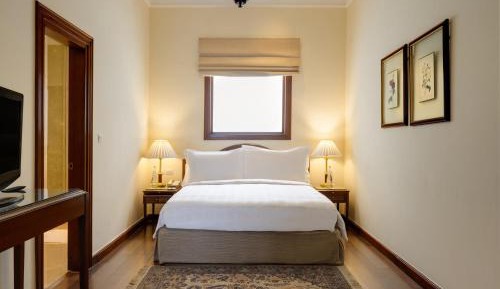 Deluxe Suite with Living Room