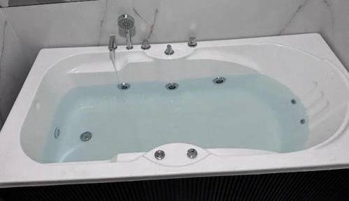 Suite with Hot Tub