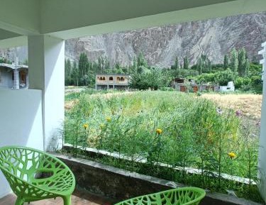 Deluxe Double Room (2 Adults + 1 Child)