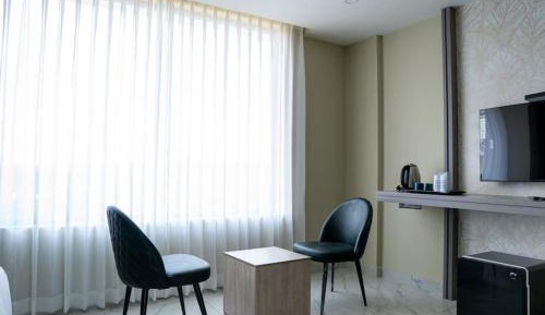 Deluxe Queen Room