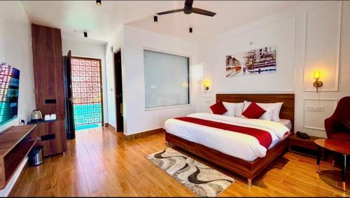 King Room with Balcony