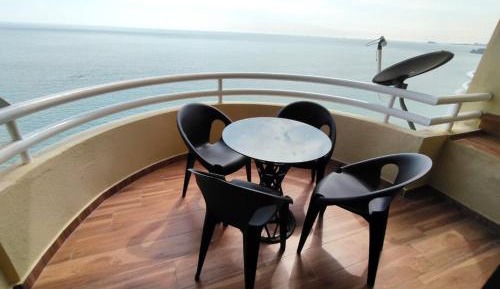 Two-Bedroom Apartment with Balcony and Sea View