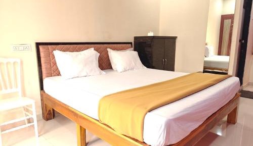Deluxe Room with Pool View