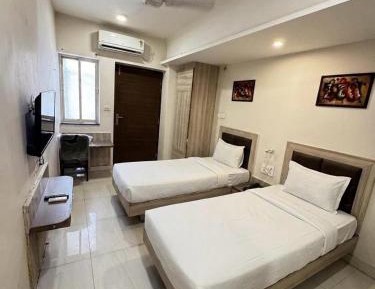 Twin Room with Private Bathroom