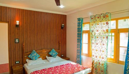 Deluxe Double Room with Extra Bed