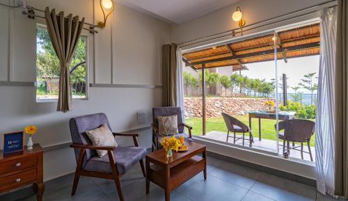 Junior Suite with Pool View