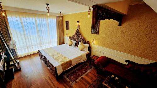Junior Suite with Balcony