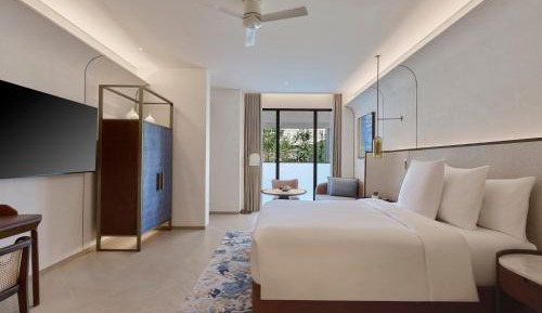 Classic King Room with Garden View