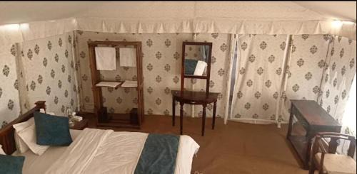 Deluxe Double Room (2 Adults + 1 Child)