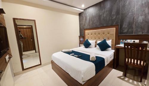 Deluxe Queen Room