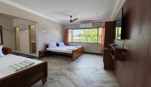 Deluxe Family Room