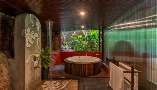 King Room with Spa Bath