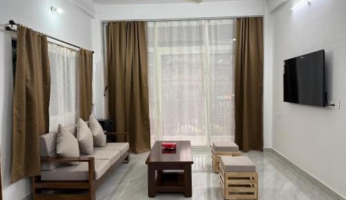 Three-Bedroom Apartment with Balcony