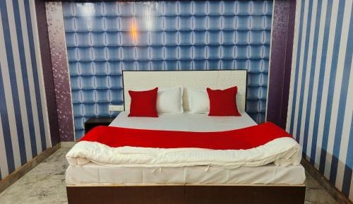 Deluxe Double Room (2 Adults + 1 Child)