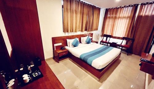 Deluxe Double Room (2 Adults + 1 Child)