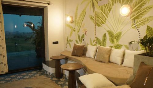 Family Room with Garden View