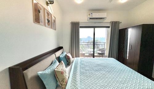 One-Bedroom Apartment with Balcony