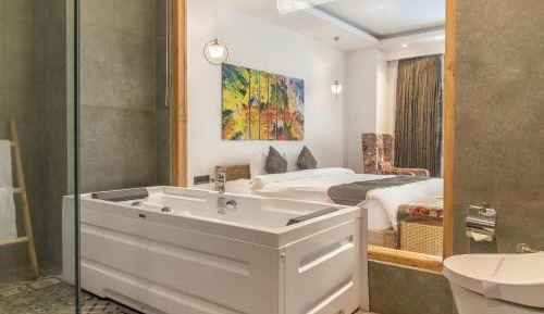 King Room with Spa Bath