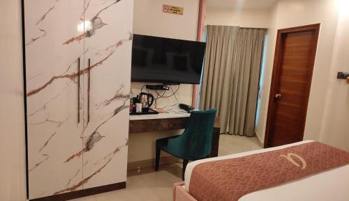 Deluxe Double or Twin Room