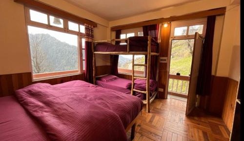 Quadruple Room with Mountain View
