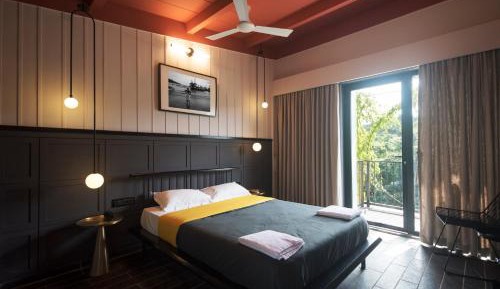 Queen Room with Pool View