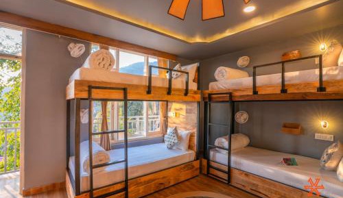 1 Person in 8-Bed Deluxe Dormitory (with Balcony) - Mixed