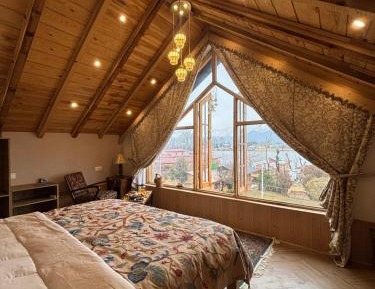 Suite with Mountain View