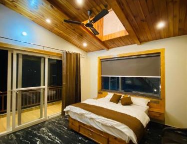 Suite with Mountain View