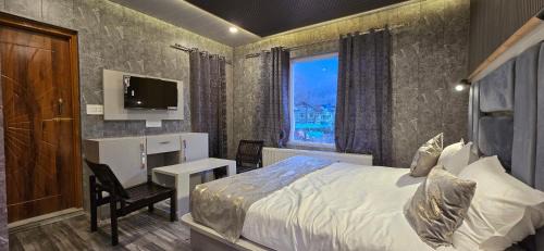 King Room with Balcony