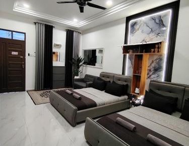 Quadruple Room with Private Bathroom