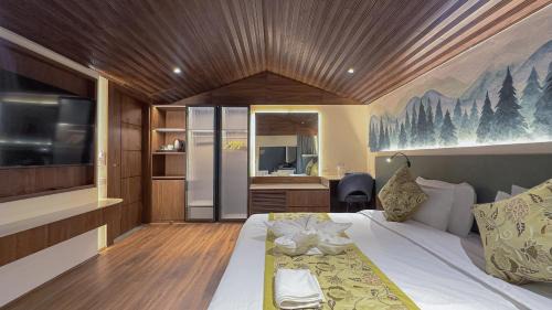 King Room with Mountain View