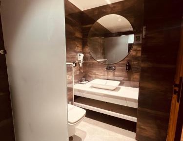 Deluxe Room (2 Adults + 1 Child)