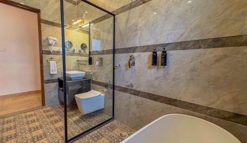 King Room with Spa Bath