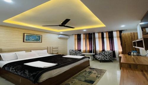 Deluxe King Room