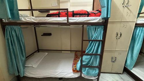 6-Bed Mixed Dormitory Room