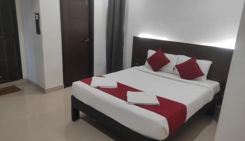 Deluxe Double Room (2 Adults + 1 Child)