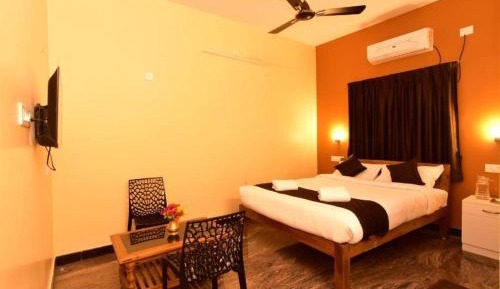 Queen Room with Pool View