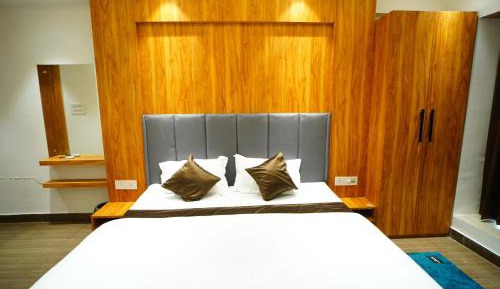 Deluxe Double Room (2 Adults + 1 Child)