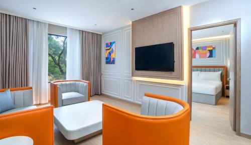 Deluxe King Suite