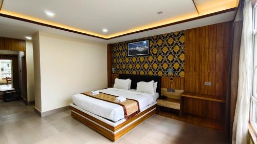 Deluxe Double Room (2 Adults + 1 Child)
