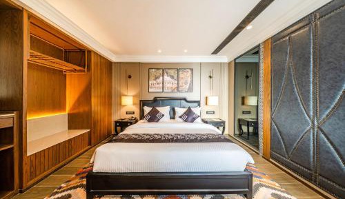 Spacious Deluxe Room with Jacuzzi