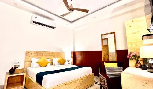 Standard Queen Room