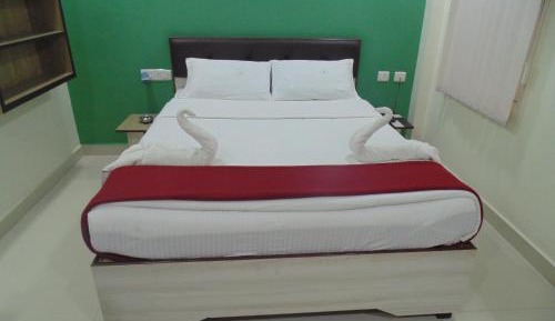 Deluxe Double Room (2 Adults + 1 Child)