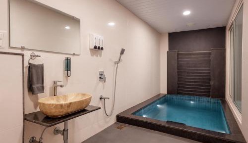 Suite with Private Pool
