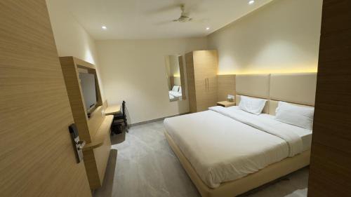 Deluxe Double Room (2 Adults + 1 Child)